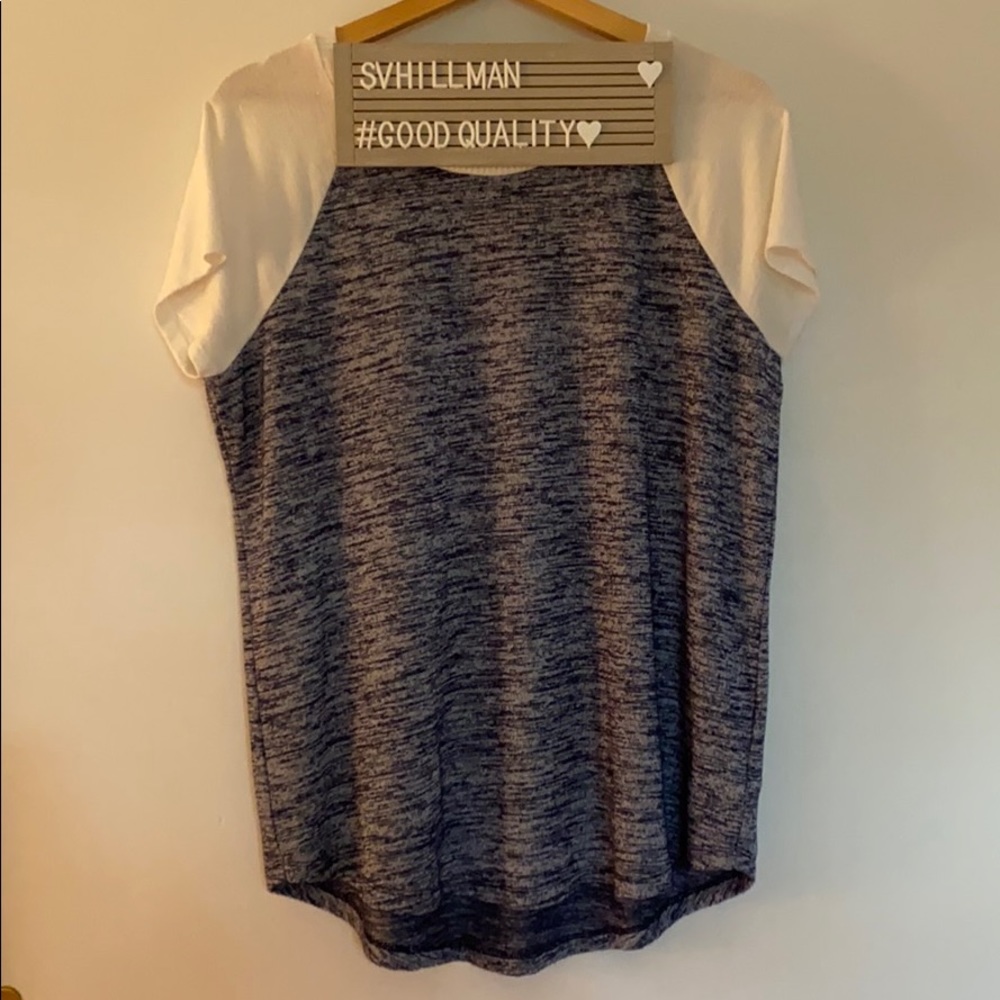 3/$20 women’s tops: GAP Short Sleeve Sweater